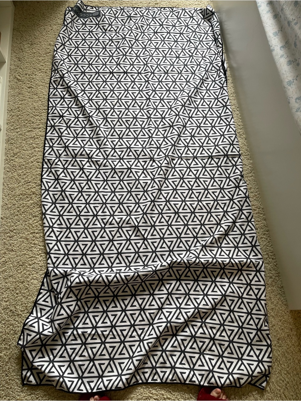 Beach Towrl Black & White Geometric Maxi Skirt — Modern Triangle Print